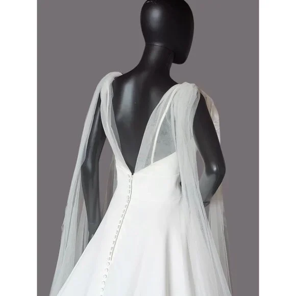 NWOT Ivory Plunge V-Neck Tulle Arm Detail Wedding Gown - Amy & Eve - Picture 10 of 12